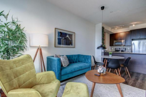 The Benetton Suite - Square One 1 BR + Den + 1 Parking